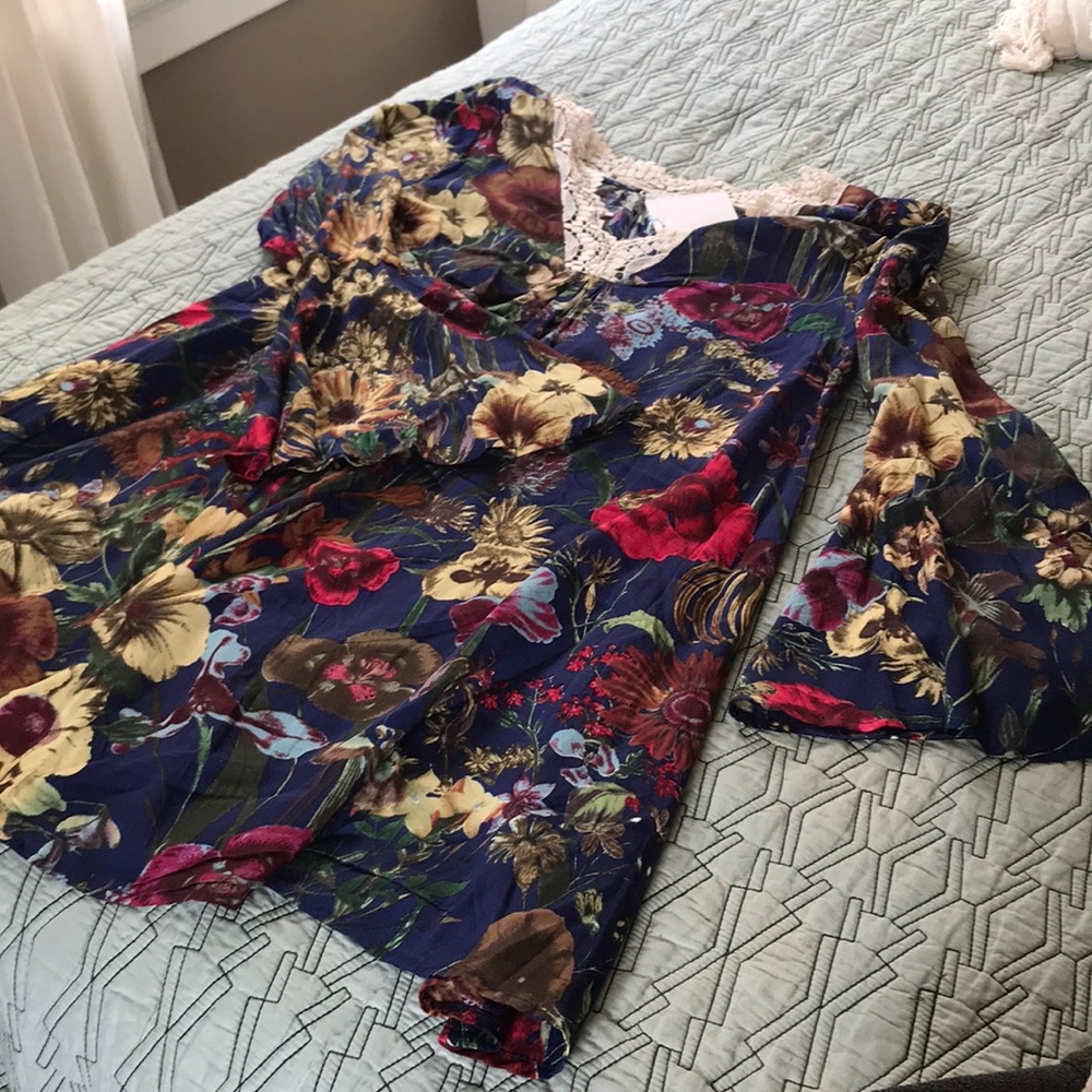 Bell sleeve floral mini dress